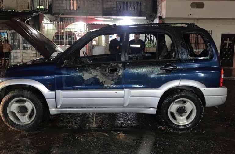 El carro fue abandonado en el Suburbio de Guayaquil.