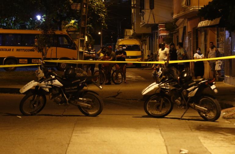 La noche del domingo dos personas fueron baleadas en la ciudadela Primavera 2. La noche anterior se registró otro hecho en la vía a Durán-Tambo.