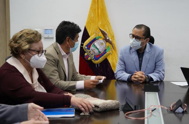 Quito contaría con 3,2 millones de vacunas contra el COVID.