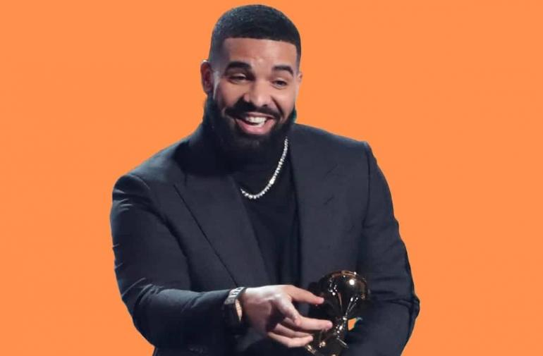 Mujer demanda a Drake por ají en un preservativo.