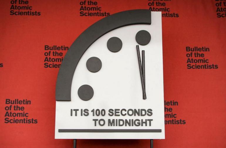Las manecillas del reloj científico se mantienen a 100 segundo del fin del mundo.