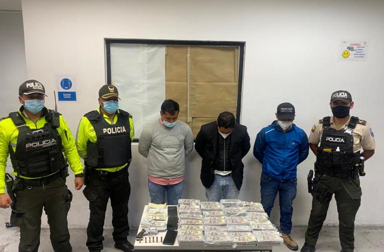 detenidos - dinero falso - Quito