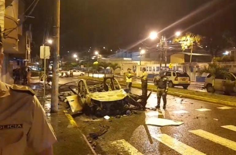 Dos coches bomba explotan en Esmeraldas