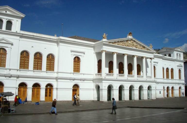 Teatro-Nacional-Sucre-Quito-scaled