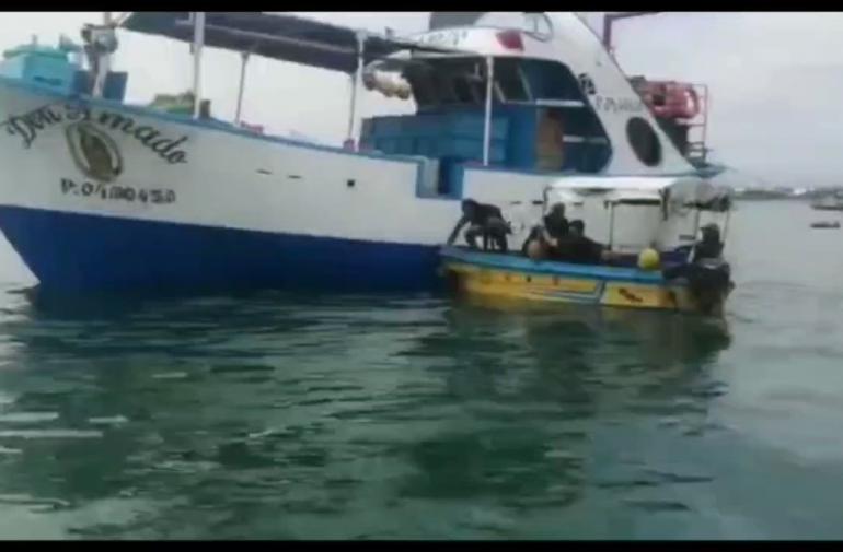 Policía halla 500 kilos de 'coca' en un barco en Manta