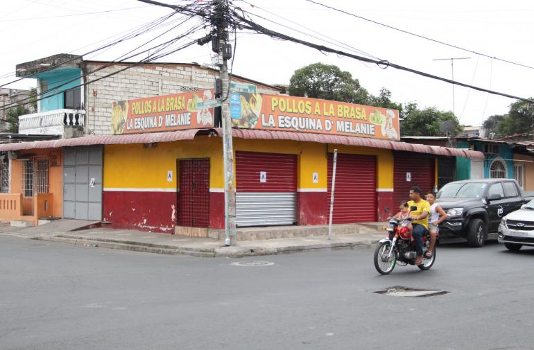 César Cutuan Muñoz, de 34 años, fue asesinado la tarde del sábado en el interior de su asadero de pollos, el cual funcionaba desde hace dos años.