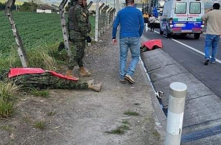 Militares murieron atropellados en Carchi