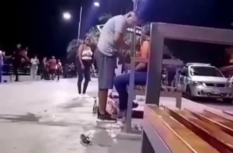 Los Ríos: Hombre golpea a una mujer en pleno malecón de Vinces (y nadie hace nada)