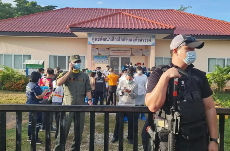 Un expolicía mata a al menos 37 personas en una guardería de Tailandia