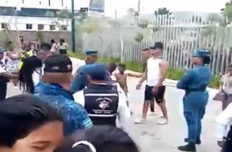 Video captó un relajo en la piscina con olas de Guayaquil