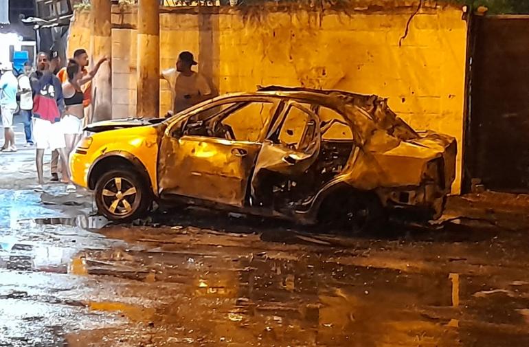 Otra madrugada de terror en Esmeraldas: explotaron dos vehículos en diferentes puntos