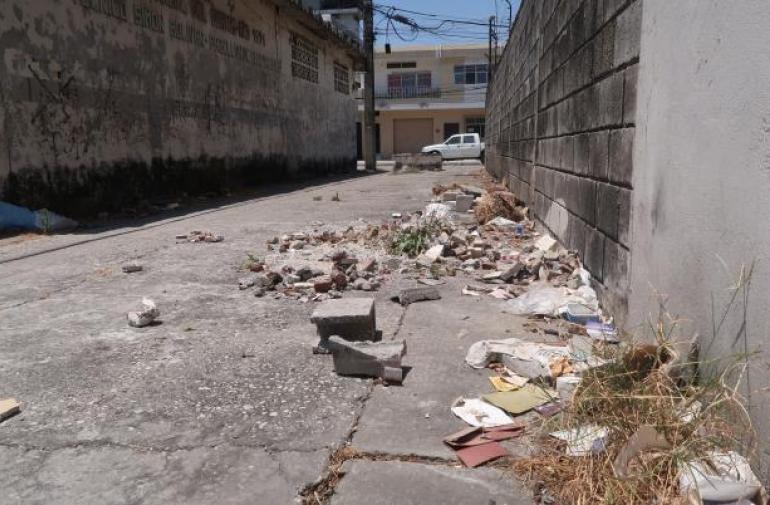 Guayaquil: El peligro y la insalubridad se toman los callejones de Albatros