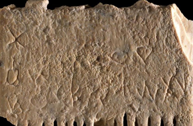 La primera frase escrita en cananeo revela un hechizo contra los piojos escrita en un peine de marfil del año 1700 a.C.