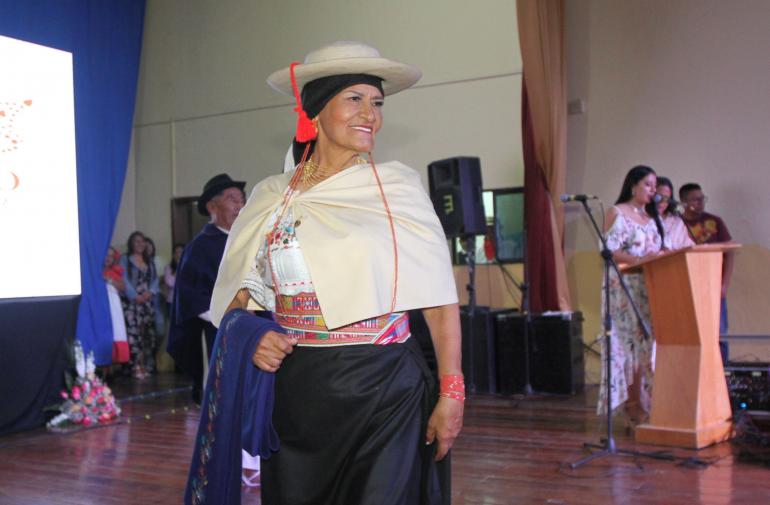 Fiestas de Quito - Mujeres - Vestimenta