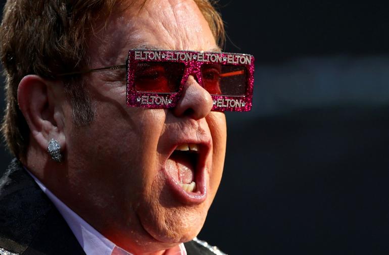 Elton John dejará de usar Twitter por las políticas de Elon Musk
