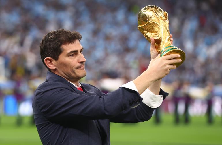 Iker Casillas volvió a levantar el trofeo de la Copa Mundial de fútbol