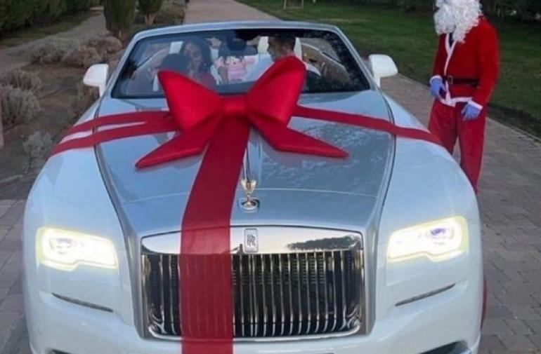 Cristiano Ronaldo recibe semejante regalazo por Navidad: un Rolls Royce
