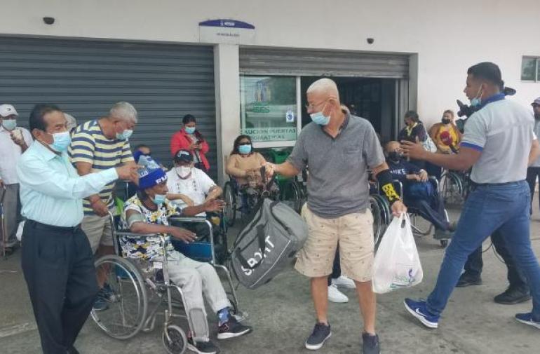Afiliados se siguen quejando por la falta de insumos para las diálisis en el Teodoro Maldonado