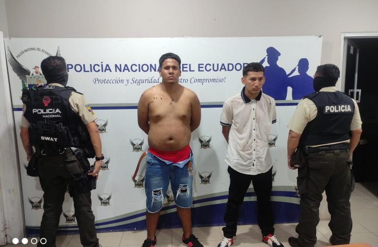 Los sospechosos Henry Piguave y Iván Herrera fueron presentados por la Policía en el Cuartel Modelo de Guayaquil.