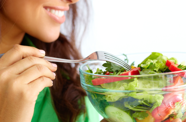Una dieta con vegetales en una de la recomendaciones para estar en buen estado de salud.