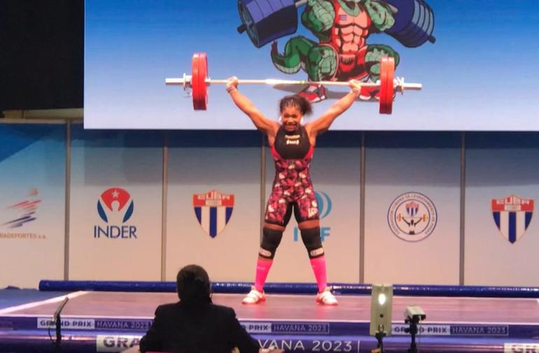 Angie Palacios establece récord mundial.