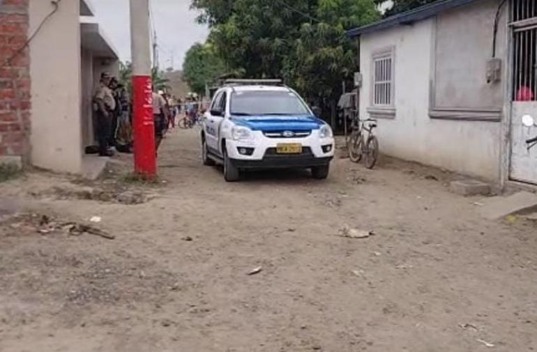 La Policía Nacional en Manabí llegó al sitio del crimen para dar procedimiento.