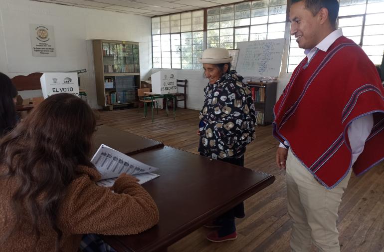 En las zonas rurales los adultos mayores acuden a votar por costumbre en Tungurahua.