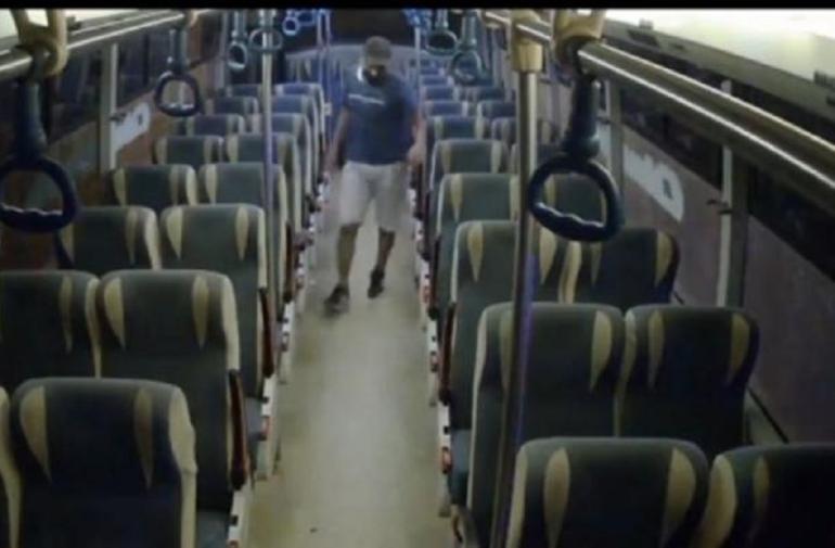 En el vídeo se evidencia dos sujetos que se acercan a la cabina del conductor.