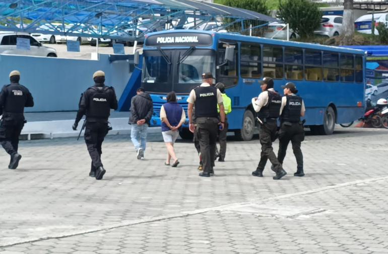 La Policía Nacional informó que aprehendió a varios sujetos por diferentes delitos en Loja.