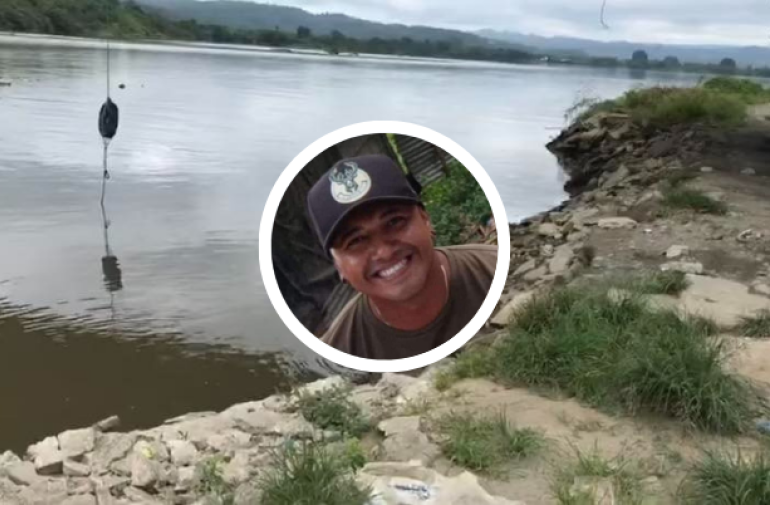 El cuerpo sin vida de Derian Ortiz Cheme, de 19 años, fue hallado por unos pescadores en el río Esmeraldas.