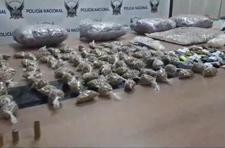 La droga incautada a los sospechosos supera los 5 mil gramos, según la Policía Nacional.