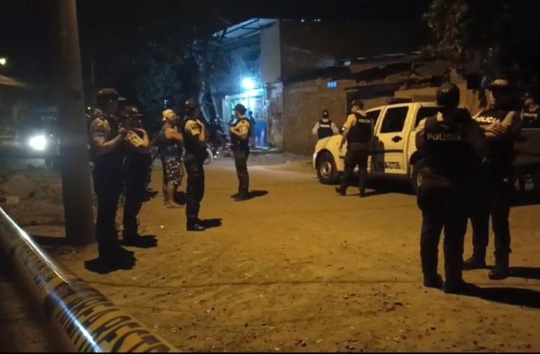 Agentes de la Policía en la ciudadela San Alejo, en Portoviejo, provincia de Manabí.