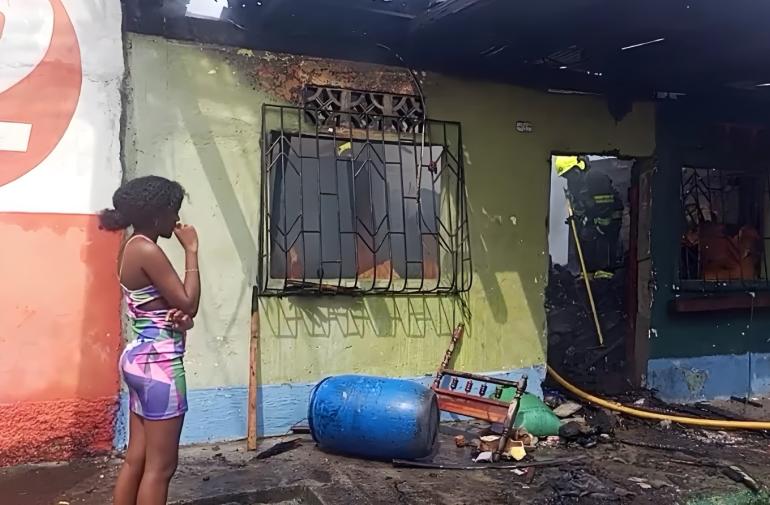 Las personas quedaron conmocionados por el incendio.