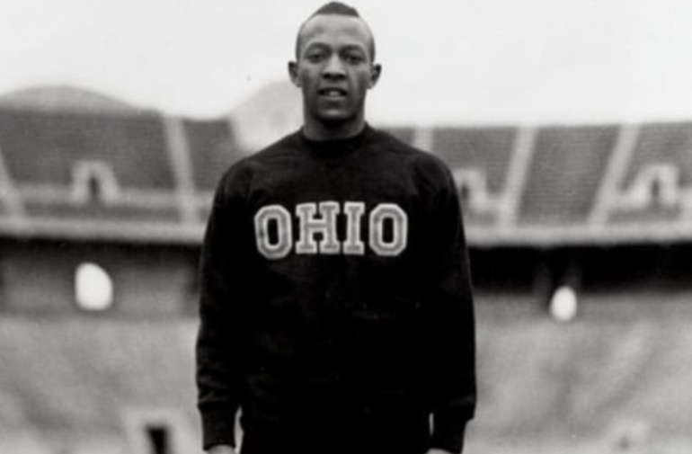 El legendario atleta Jesse Owens nació un día como hoy.