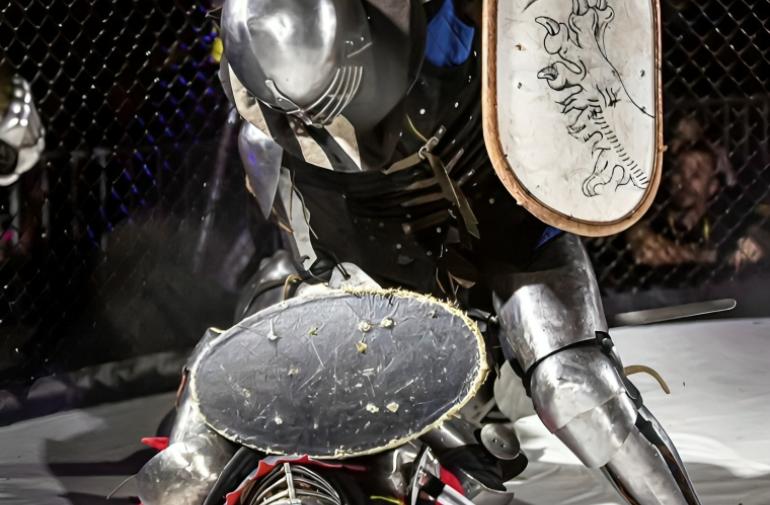 Las armas empleadas en los combates de MMA medieval no tienen filo.