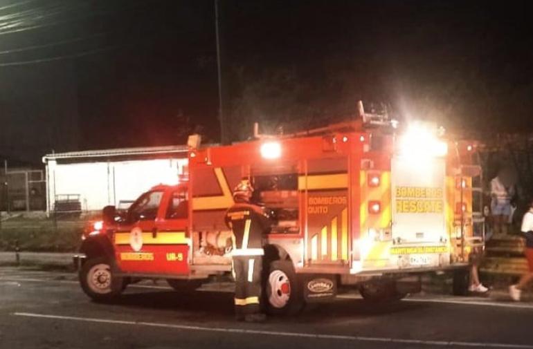 Nada pudieron hacer los bomberos para evitar la muerte de una persona en Quito.