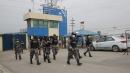 Militares en los exteriores de la Penitenciaría del Litoral en Guayaquil.