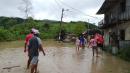 Ocho familias fueron evacuadas por el desbordamiento del río.