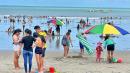 Las playas de Esmeraldas acogieron gran número de turistas durante el feriado.