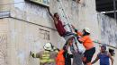 Suicida rescatado del techo de un edificio