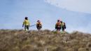 Bomberos de Cuenca apagando un incendio forestal.