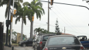 Semáforos apagados en una intersección de Lomas de Urdesa.