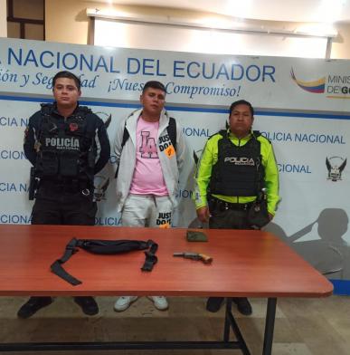 Detenidos - arma de fuego - Quito