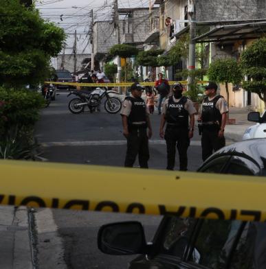 La Policía Nacional llegó al sitio para atender la emergencia.