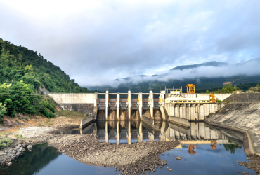 Referencial: las centrales hidroeléctricas de Ecuador no soportan la demanda de electricidad.