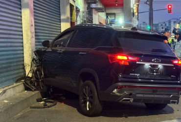 El hombre se estrelló contra un local ubicado en la avenida Quito y la calle Manabí.