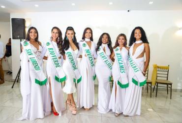 Las candidatas por la corona de Esmeraldas.