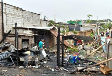 Varias viviendas fueron consumidas por un incendio en Flor de Bastión.