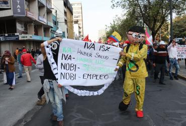 Organizaciones sociales protestan contra Noboa en Quito.