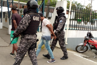 La rápida acción de la policía permitió la detención de tres sospechosos.